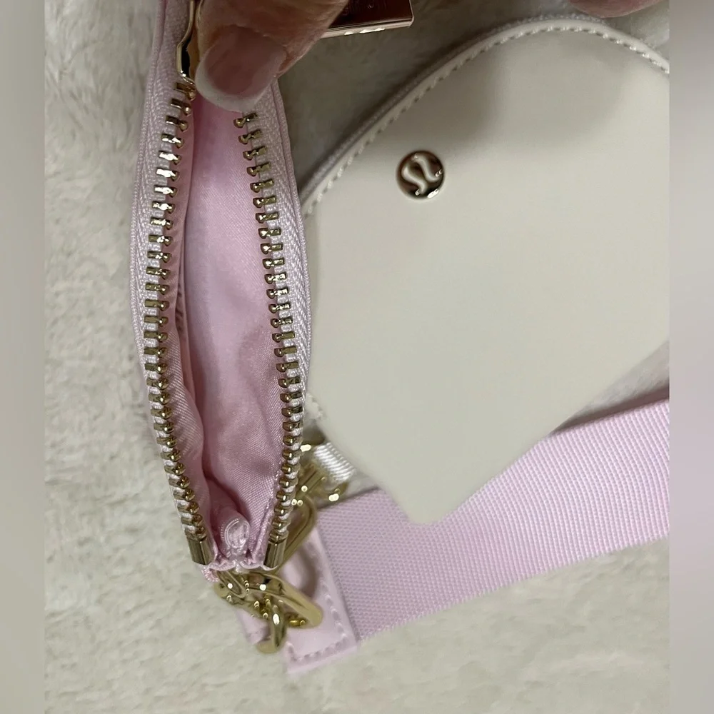 NWOT lululemon athletica White Opal Meadowsweet Pink Dual Pouch Wristlets - Picture 5 of 6